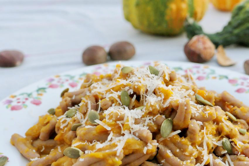 Caserecce de castañas con salsa de calabaza y trufa blanca Pasta y