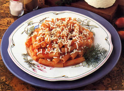 MACCHERONI CON RICOTTA E POMODORO (MACARRONES CON REQUESÓN Y TOMATE)