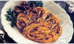 SPAGHETTI ALLE VONGOLE (espaguetis con almejas)