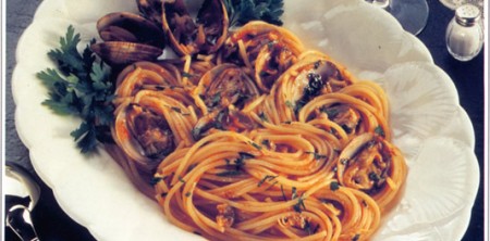 SPAGHETTI ALLE VONGOLE (spaghetti con almejas)