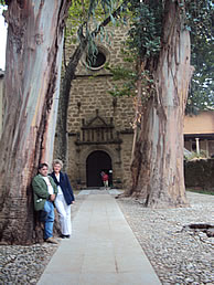 FAUSTO Y VICTORIA DELANTE DEL MONASTERIO DE YUSTE