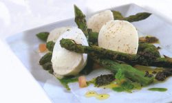 Burrata o mozarella con asparagi (con espárragos)