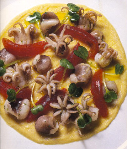 Fragolini di mare con polenta al rosmarino (chipirones con polenta al romero)