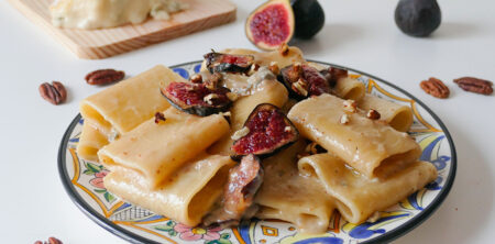 Paccheri con gorgonzola, higos y nueces