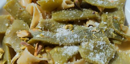 PAPPARDELLE E PESTO DI PISTACCHIO CON FAGIOLI VERDI (PAPPARDELLE Y PESTO DE PISTACHIO CON JUDÍAS)