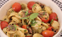 Ensalada de pasta alla puttanesca
