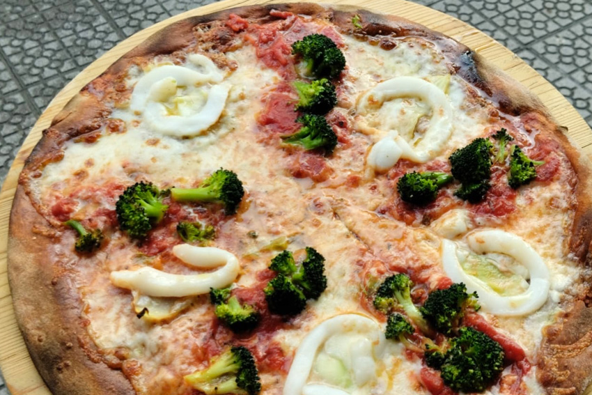 Pizza 'Por San Blas la cigüeña verás' Pasta y Pizza Grossi