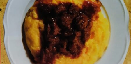 POLENTA CON SPEZZADINO DE CAPRIOLO (POLENTA CON GUISO DE CORZO)