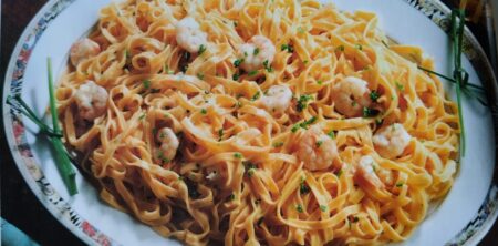 TAGLIATELLE AI GAMBERETTI (TAGLIATELLE CON CAMARONES)