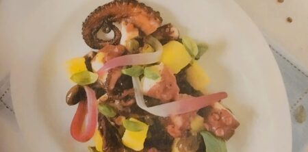 INSALATA DI POLPO CON PATATE, OLIVE E POMODORI SECCHI (ENSALADA DE PULPO CON PATATAS, ACEITUNAS Y TOMATES SECOS)