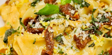  Pappardelle con salsa de limón y tomates secos