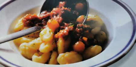 GNOCCHI AL RAGÙ DI CAPRIOLO (ÑOQUIS AL RAGÚ DE CORZO)