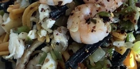 FUSILLI DE PIMIENTO DEL PIQUILLO Y DE TINTA DE CALAMAR