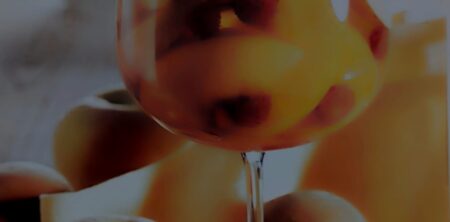 PESCHE AL VINO AROMATICO E CREMA (MELOCOTONES AL VINO AROMÁTICO Y CREMA)